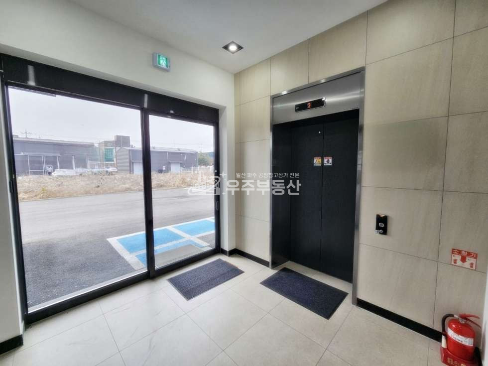 경기 파주시 신촌동 파주 신촌동 면적 180 신축 각층마다 냉난방기 인승엘베 남녀분리화장실 탕비실 내부사무실 월세 매물번호 10404 사진 14