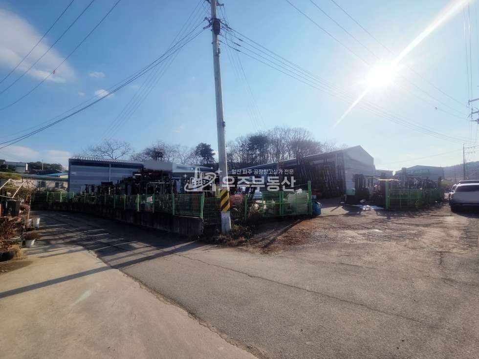 경기 파주시 월롱면 도내리 월롱면 도내리 창고 세동 급매 도로변으로 광고효과좋음 제조업 40피트츄레라 단독마당 매매 매물번호 10699 사진 2