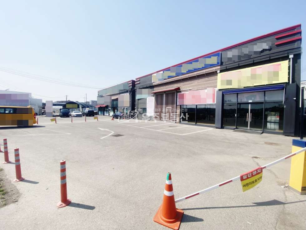경기 파주시 문발동 파주 문발동 창고임대 면적100평 40피트추레라 회차가능 도로접 넓은단독마당 내부화장실 및 사무실 간판면 및 광고효과 최대 자유로 문발IC 5분내 월세 매물번호 10823 사진 2