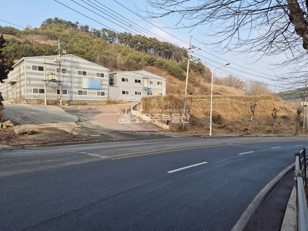 경기 파주시 탄현면 금산리 탄현면 금산리 공장 393평 특대형마당 내부사무실 내부화장실 추레라진입 월세 매물번호 10887 사진 15