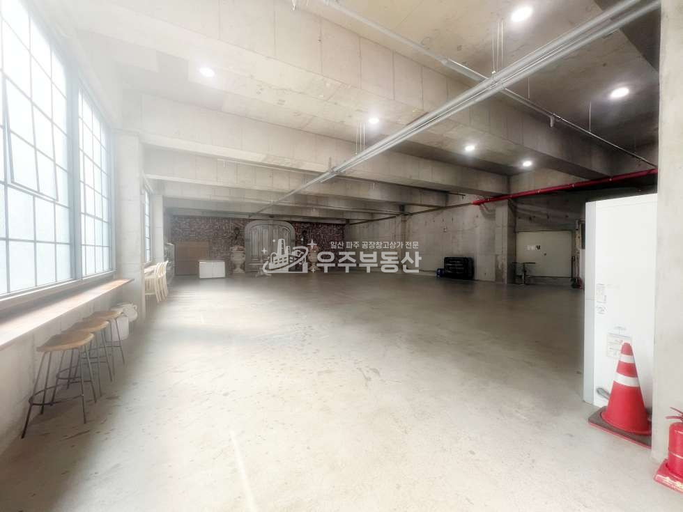경기 파주시 오도동 파주 오도동 특대형 공장 창고 한동 임대 제조업가능 단독마당 120KW 높은전력 40피트추레라 내부화장실 즉시입주 월세 매물번호 10830 사진 14