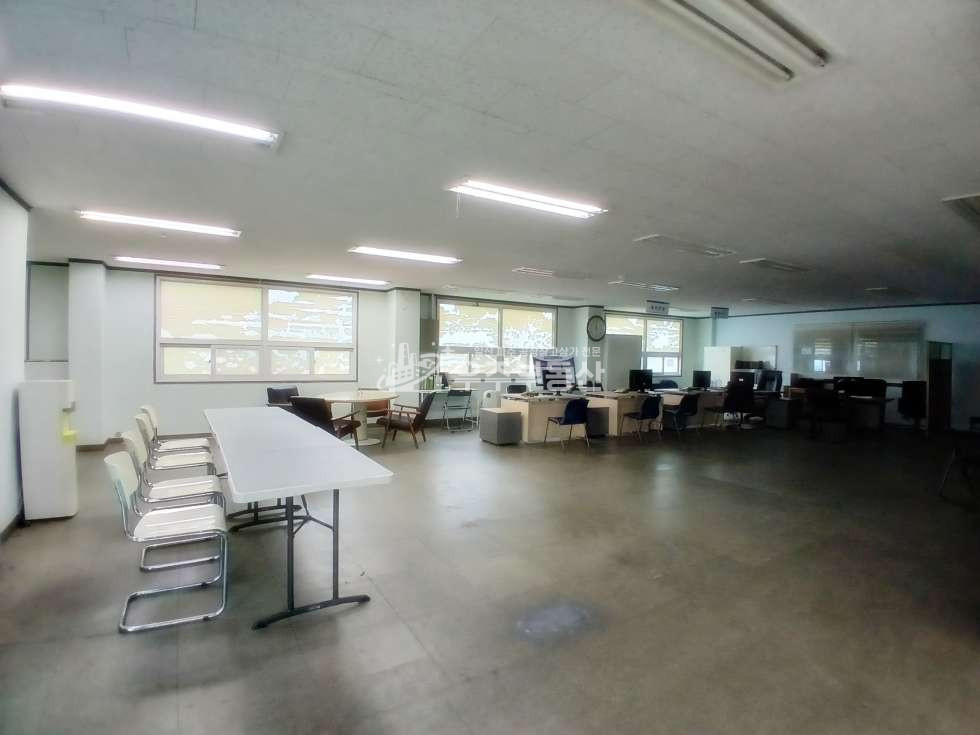 경기 고양일산서구 법곳동 일산서구 법곳동 148평 창고임대 추가3동임대가능 대형마당 주차넉넉 높은 층고 고전력 40피트 츄레라 진출입 가능 월세 매물번호 10894 사진 12