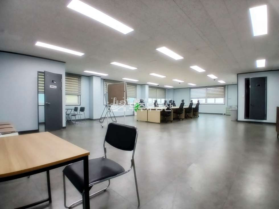 경기 고양일산서구 법곳동 일산서구 법곳동 148평 창고임대 추가3동임대가능 대형마당 주차넉넉 높은 층고 고전력 40피트 츄레라 진출입 가능 월세 매물번호 10894 사진 13