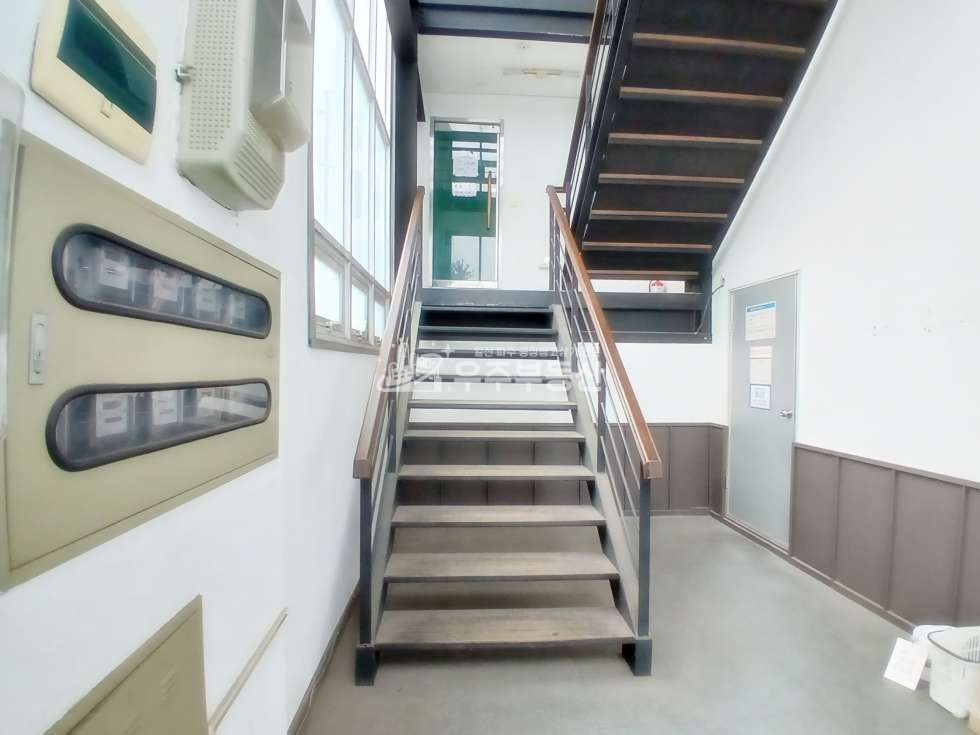 경기 고양일산서구 법곳동 일산서구 법곳동 1,2층 총244평 창고임대 추가세동임대가능 넓은대형마당 주차넉넉 40피트 츄레라 진출입가능 실내화장실 월세 매물번호 10893 사진 6