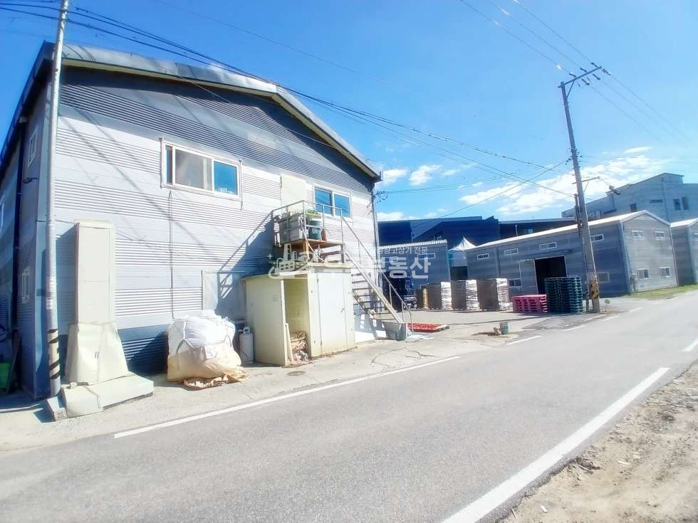 경기 파주시 연다산동 파주시 연다산동 면적160평 공장창고 한동임대 가설천막80평 제조업가능 넓은마당 40피트츄레라 높은층고 내부화장실 민원소지없는주변환경 월세 매물번호 11083 사진 3