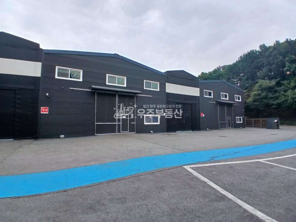 경기 파주시 야동동 파주시 야동동 총면적 370평 공장창고 네동임대 실내외컨디션깨끗 단독마당 40피트츄레라진출입가능 높은층고8M 각동내부화장실 동간가설천막 렉무상사용 즉시입주가능 월세 매물번호 11111 사진 1