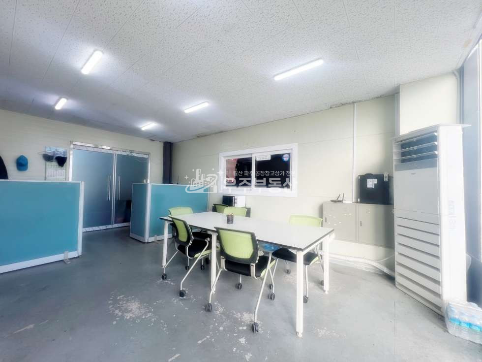 경기 고양일산서구 구산동 일산 구산동 면적42 창고 한동 임대 도로접 간판면최상 40피트추레라 내부사무실 월세 매물번호 11133 사진 8